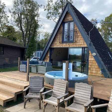 Widgeon Bespoke Cabin Is Lakeside With Private Fishing Peg, Hot Tub Situated At Tattershall Lakes Country Park Екстер'єр фото