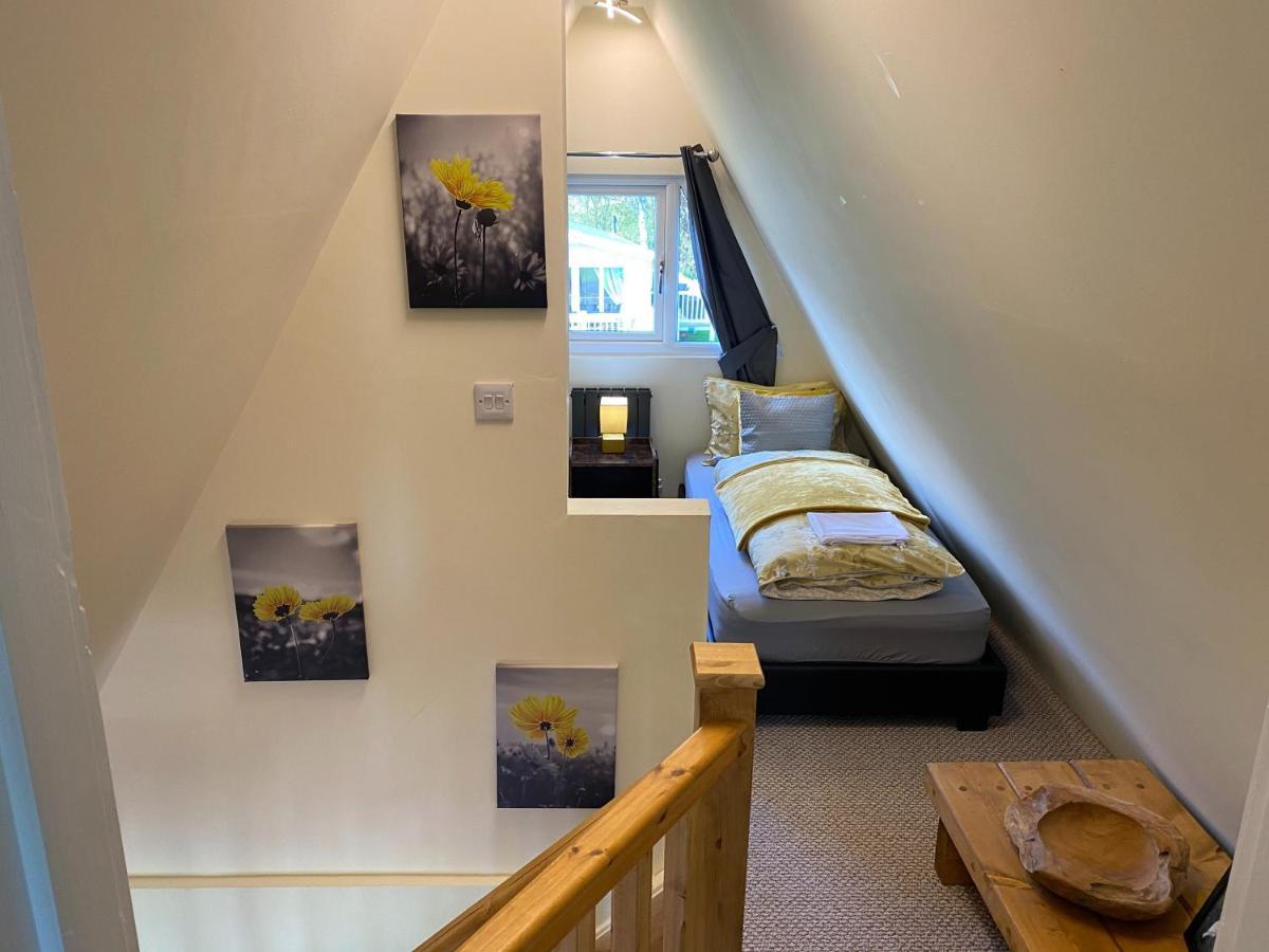 Widgeon Bespoke Cabin Is Lakeside With Private Fishing Peg, Hot Tub Situated At Tattershall Lakes Country Park Екстер'єр фото